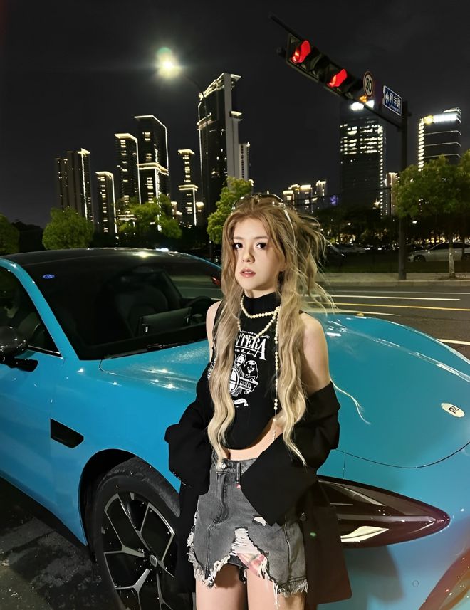 主质量都这么高的吗？仙女也就长这样吧不朽情缘电子游戏小米SU7的美女车(图5)