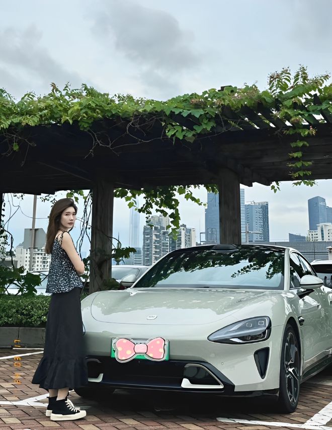 主质量都这么高的吗？仙女也就长这样吧不朽情缘电子游戏小米SU7的美女车(图9)