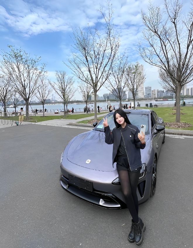 主质量都这么高的吗？仙女也就长这样吧不朽情缘电子游戏小米SU7的美女车(图6)